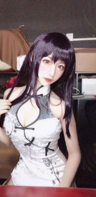 年轻的女教师在线